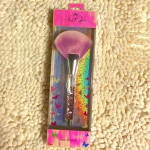 Paris Hilton Fan Brush